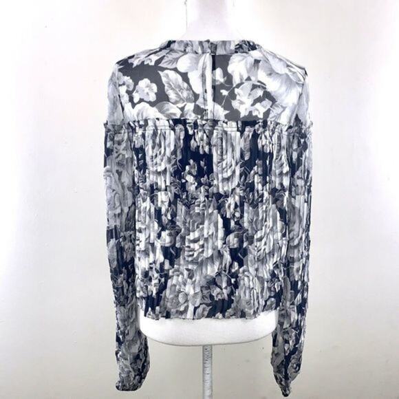 INTERMIX Charlotte Pleated Floral 100%‎ Silk Blouse Size S Top Navy Bell Sleeve - Picture 6 of 8